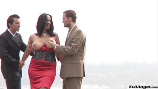 Carmella Bing does an amazing double blowjob