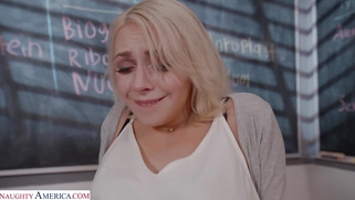 Ava Sinclaire gets her pussy licked by Lucas Frost on the desk