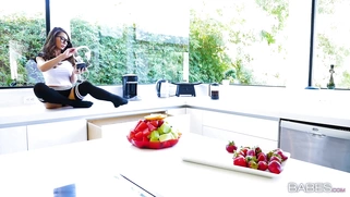 Busty Madison Ivy is playing with her pussy