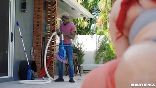 Mandi May gets her pussy licked by Damion Dayski outdoors