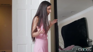 Kira Noir got cumshots on her stomach