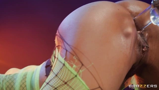 Kira Noir is preparing her anus for an action with dildo