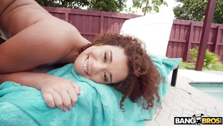 Willow Ryder gets her pussy penetrated by enormous black cock