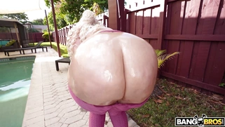 Alexis Andrews shows off her amazing big ass poolside