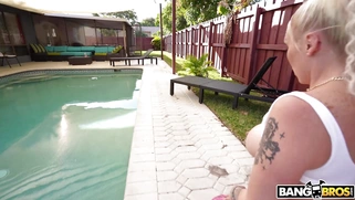 Alexis Andrews shows off her amazing big ass poolside