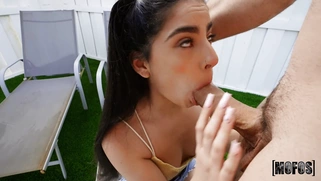 Angel Gostosa is sucking Jmac's huge cock outdoors