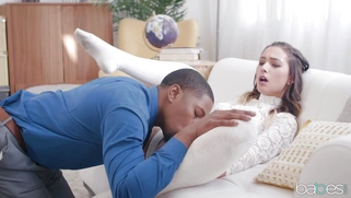 Jaye Summers gets her pussy licked by Isiah Maxwell