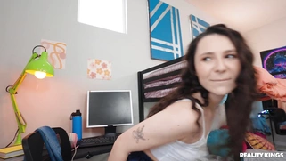 Teen Liz Jordan is sucking Van Wylde's cock