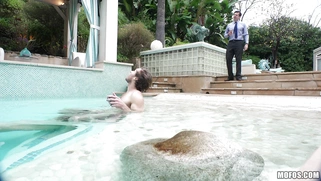 Lyra Law joyfully gives blowjob in the pool