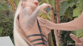 Daisy Lee is sucking Potro De Bilbao's big cock poolside