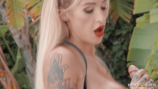 Daisy Lee is sucking Potro De Bilbao's big cock poolside