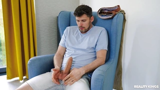 Scarlett Jones gets fucked by Kristof Cale standing