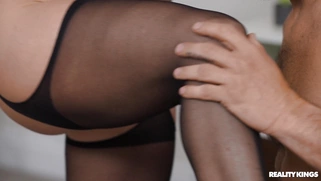 Alexis Fawx gives footjob to Damon Dice