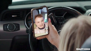 Krissy Knight is dildoing her pussy in the car