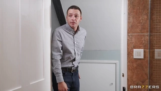 Busty Yasmina Khan take the bath and plays with her pussy