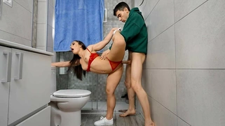 Teen Sara Diamante gets banged by Jordi standing