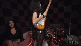 Nia Bleu is sucking cock in POV