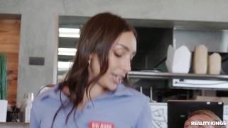 Sisi Rose rides hard rod on the chair