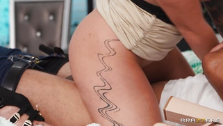 Scarlit S. and Susie Stellar are fucking Alex Jones