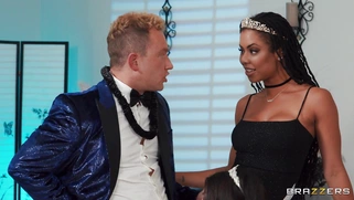 Kira Noir and Xxlayna Marie are sucking cock an licking balls