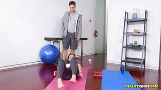 India Summer trainer's cock popped out of his shorts during workout