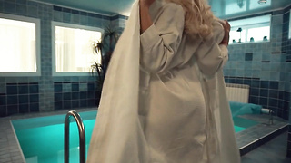 Hot Girl Perfect Ass Reverse Cowgirl In Spa Pool