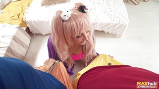 Victoria Nyx is sucking two cocks in POV