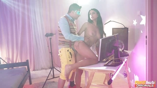 Mia Trejsi gets fucked by Brad Knight standing