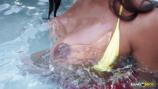 August Skye shows off her amazing ass poolside