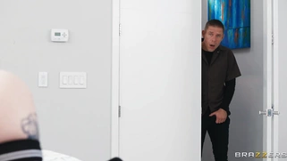 Cubbi Thompson shows off her amazing big tits