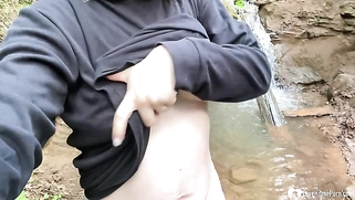 Girlfriend gets a facial in the woods