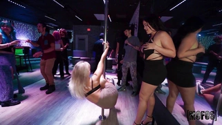 Luna Luxe got her slit tongued by Mandy Waters on the sofa