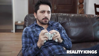 Scarlett Venom with a remote-controlled vibrator does yoga