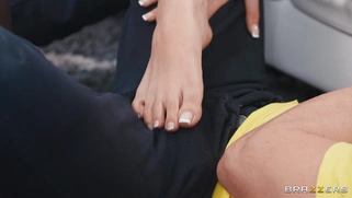 Roxie Sinner gives blowjob to Mick Blue