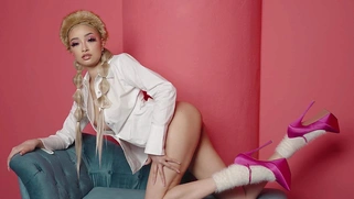 Ebony shows her unique style and essence