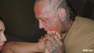 Sara Diamante gets her ass worshipped by Rob Diesel