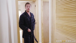 Colombian mom Ariella Ferrera seduces her sister's husband