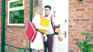 Jenny Diamond welcomes Jordi home wishing to fuck him