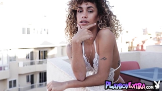 Newcomer latina reveals her juicy pussy