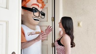 Summer Renee’s Handjob and Masturbation Heat Up the Couch