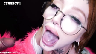 Fuck yeah Sona, two hands and your throat!