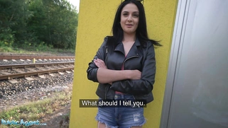 Mia Trejsi fucks Her Pussy With a Dildo