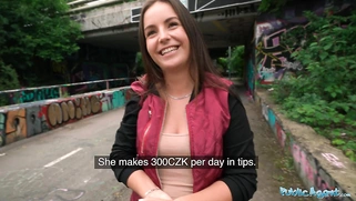 Lenna Ross loves getting her pussy fucked hard in a tunnel