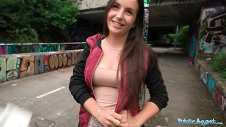 Lenna Ross loves getting her pussy fucked hard in a tunnel