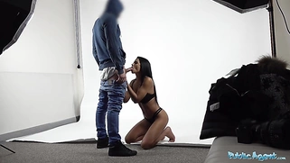 Quick sex with a toned, curvaceous babe with ample breasts