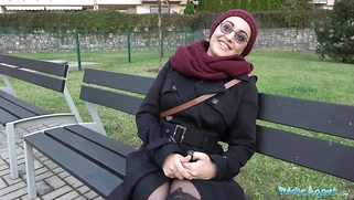 Amateur beauty pays to fuck a big cock