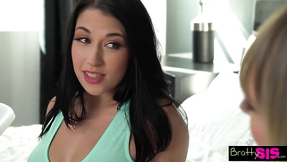 Лучшая подруга сводных сестер «Будь откровенна со мной, ты видела его член? Вы прикасались к нему? С16:Э5