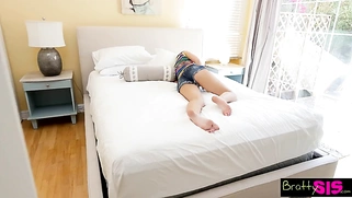 Step Sister Wants To Fuck While Boyfriend Talks On Phone!