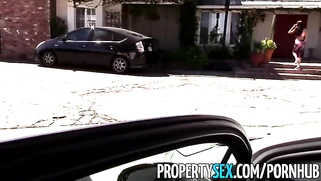 Hot divorcee selling house urgently needs cock