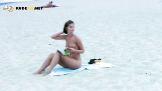 Nudist shows her shaved pussy and perfect ass